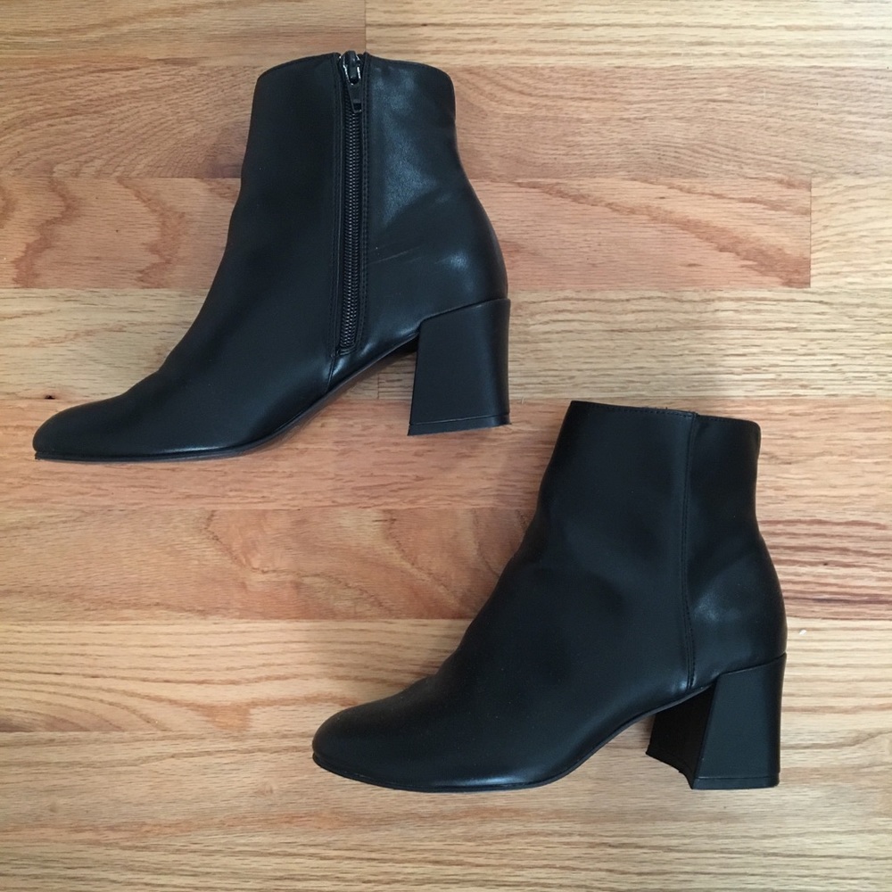 Chinese Laundry black heeled booties size 5